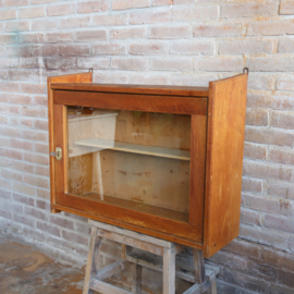 Vintage hangkast vitrinekast wandkast