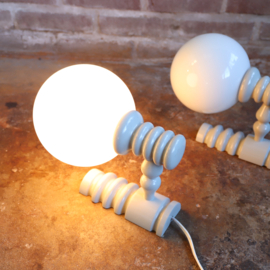 set 2 Vintage wandlampen  witte bollen  jaren 70