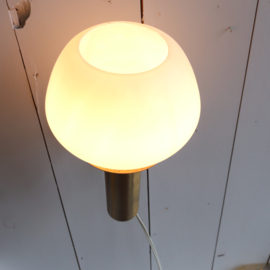 Vintage Deense wandlamp melkglas messing