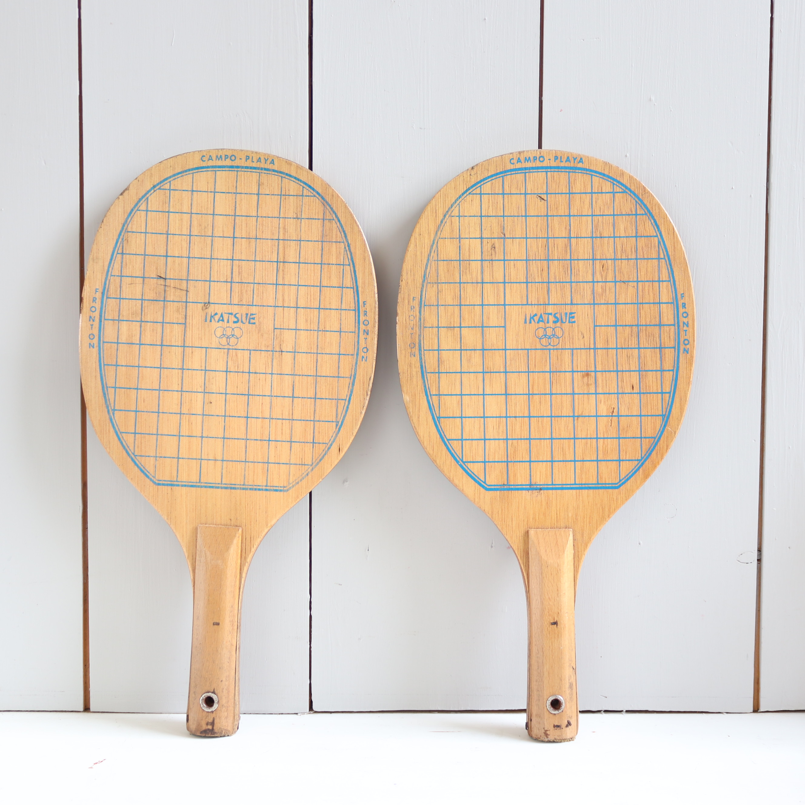 vintage set van 2 tafeltennis? batjes