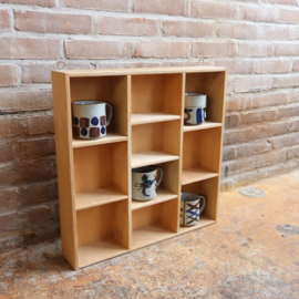 Vintage wandkastje licht hout keuken mokken