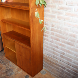 Vintage kast hoog boeken
