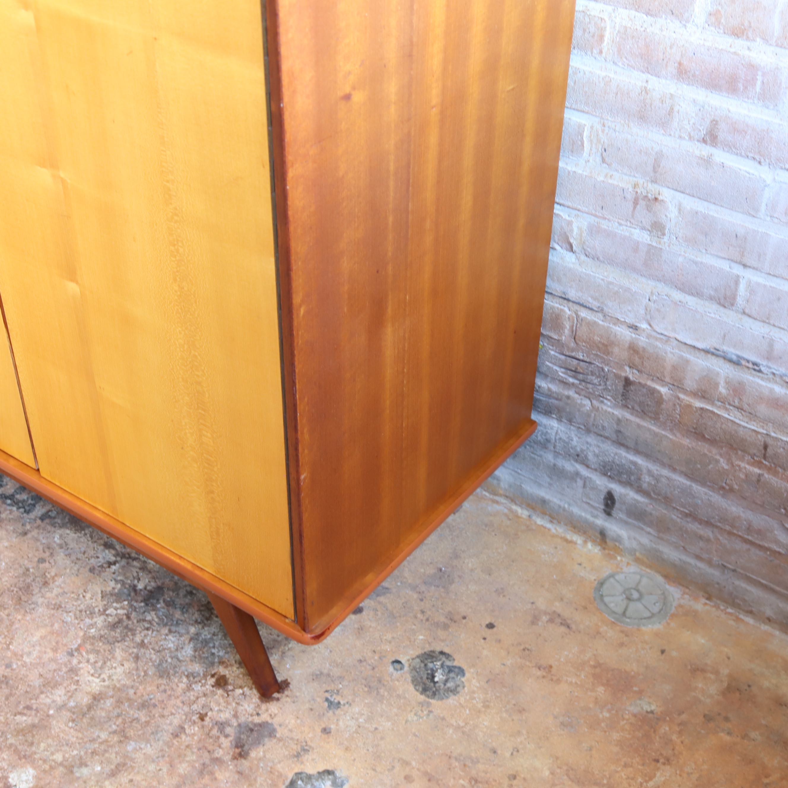 Vintage kledingkast jaren 60 70 3 deur