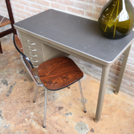 Vintage industrieel bureau + stoel