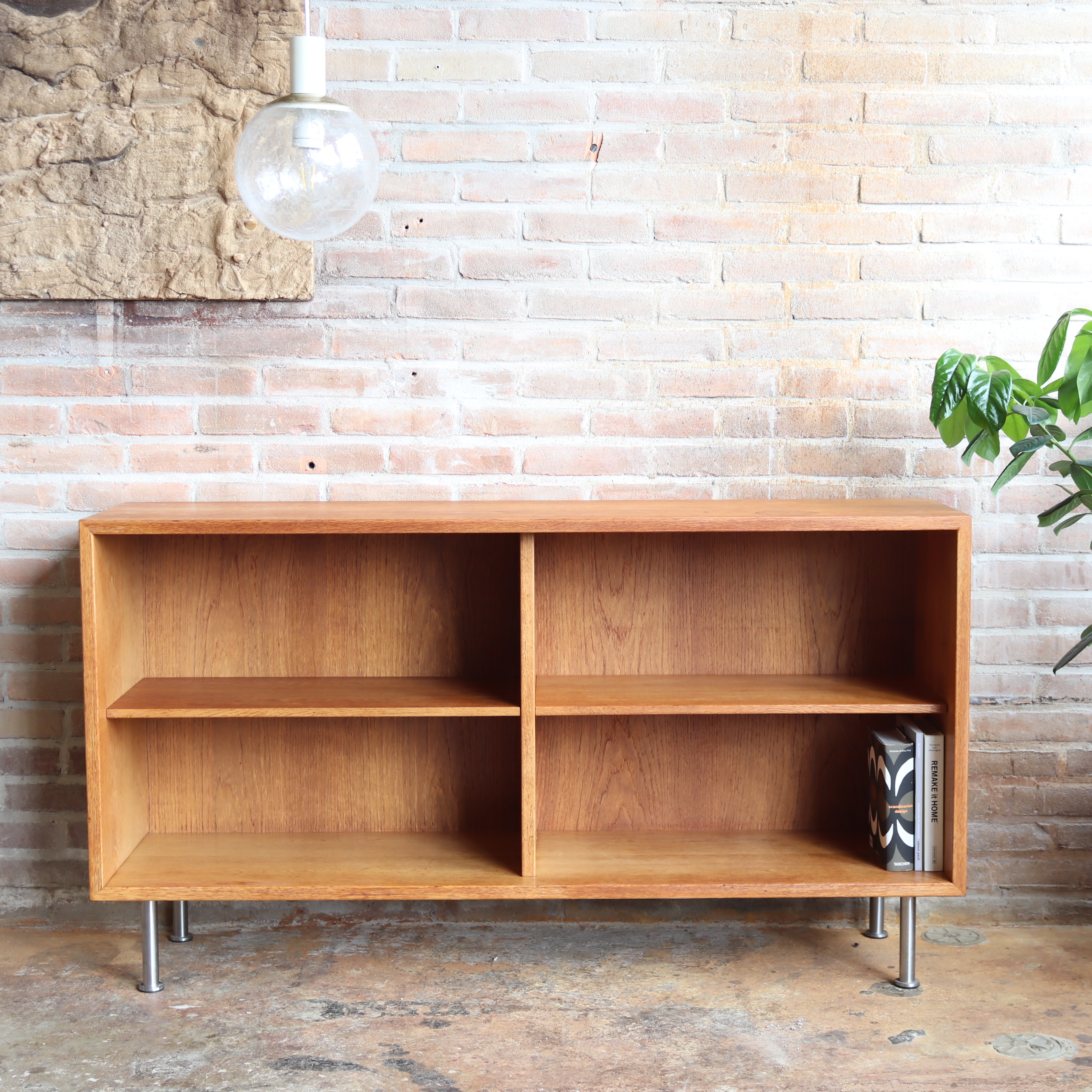 Vintage lage boekenkast Borge Mogensen dressoir rvs hout
