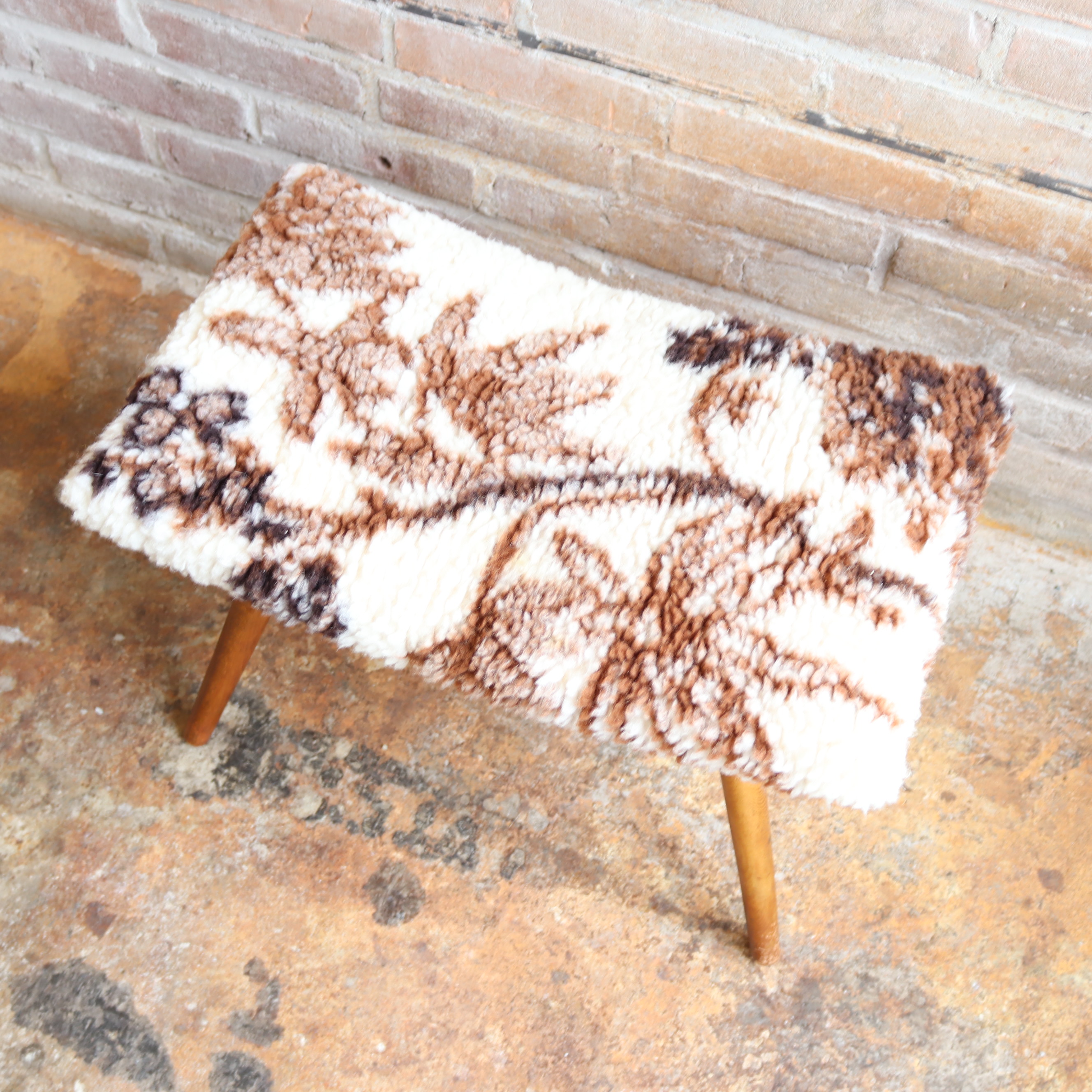 Vintage voetenbank teddy stof wol