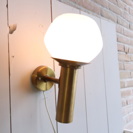 Vintage Deense wandlamp melkglas messing