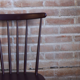 Vintage spijlenstoel donker paars
