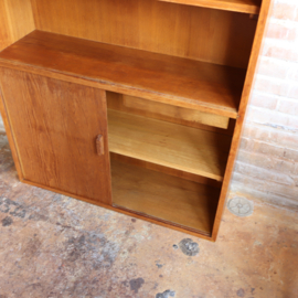 Vintage kast hoog boeken