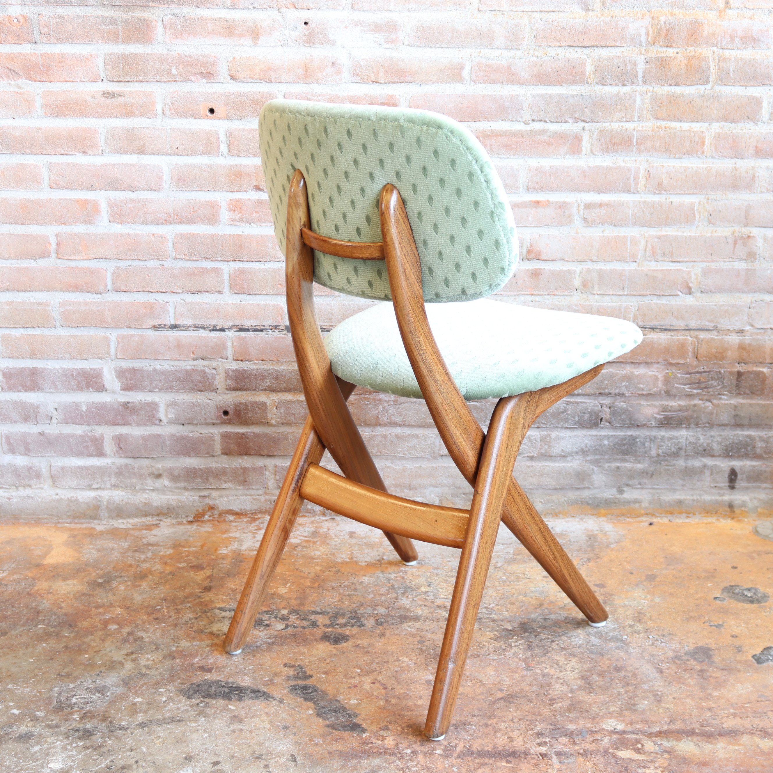 Vintage eettafel stoel Louis van Teeffelen Scissor 1950