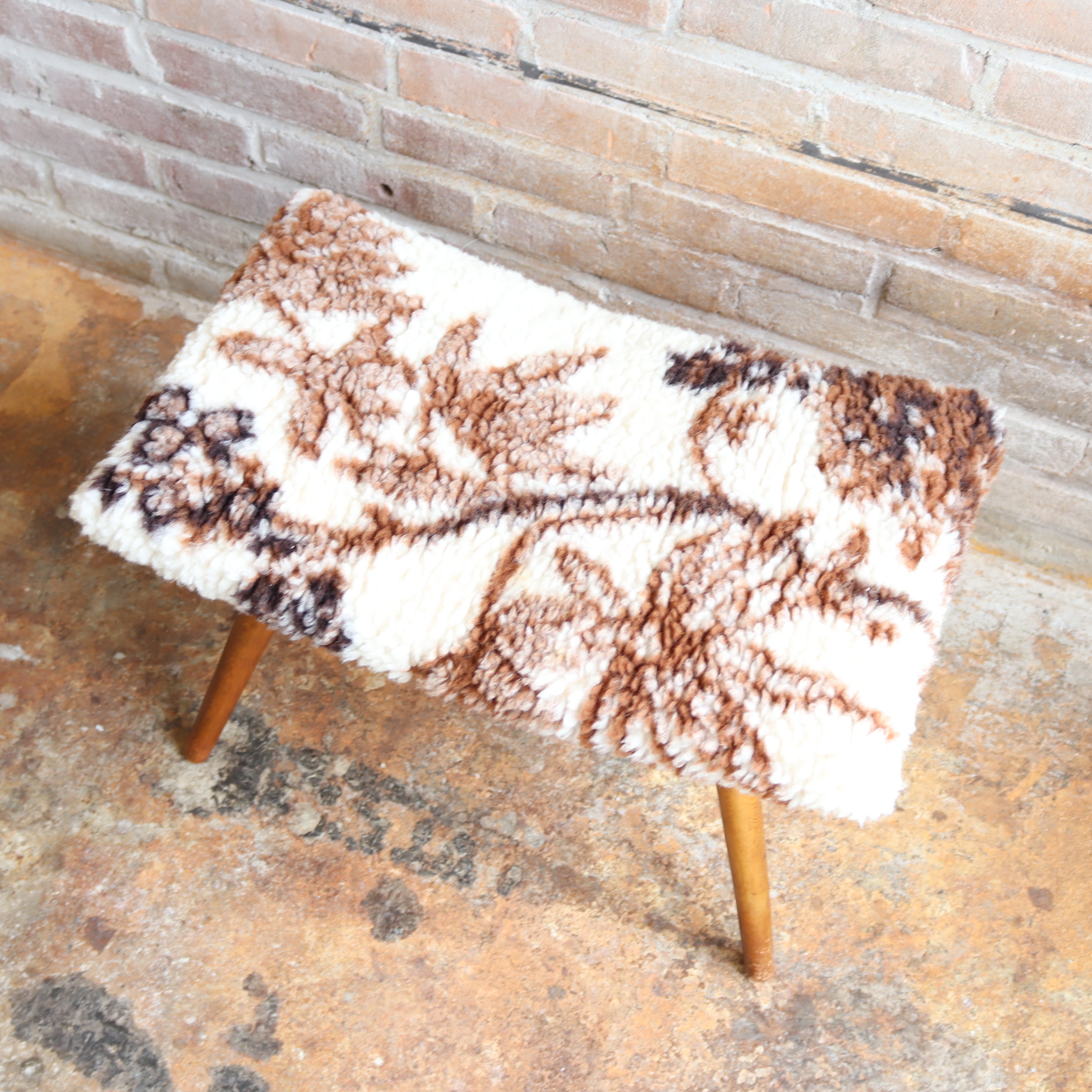 Vintage voetenbank teddy stof wol