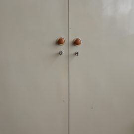 Vintage kledingkast  creme beige