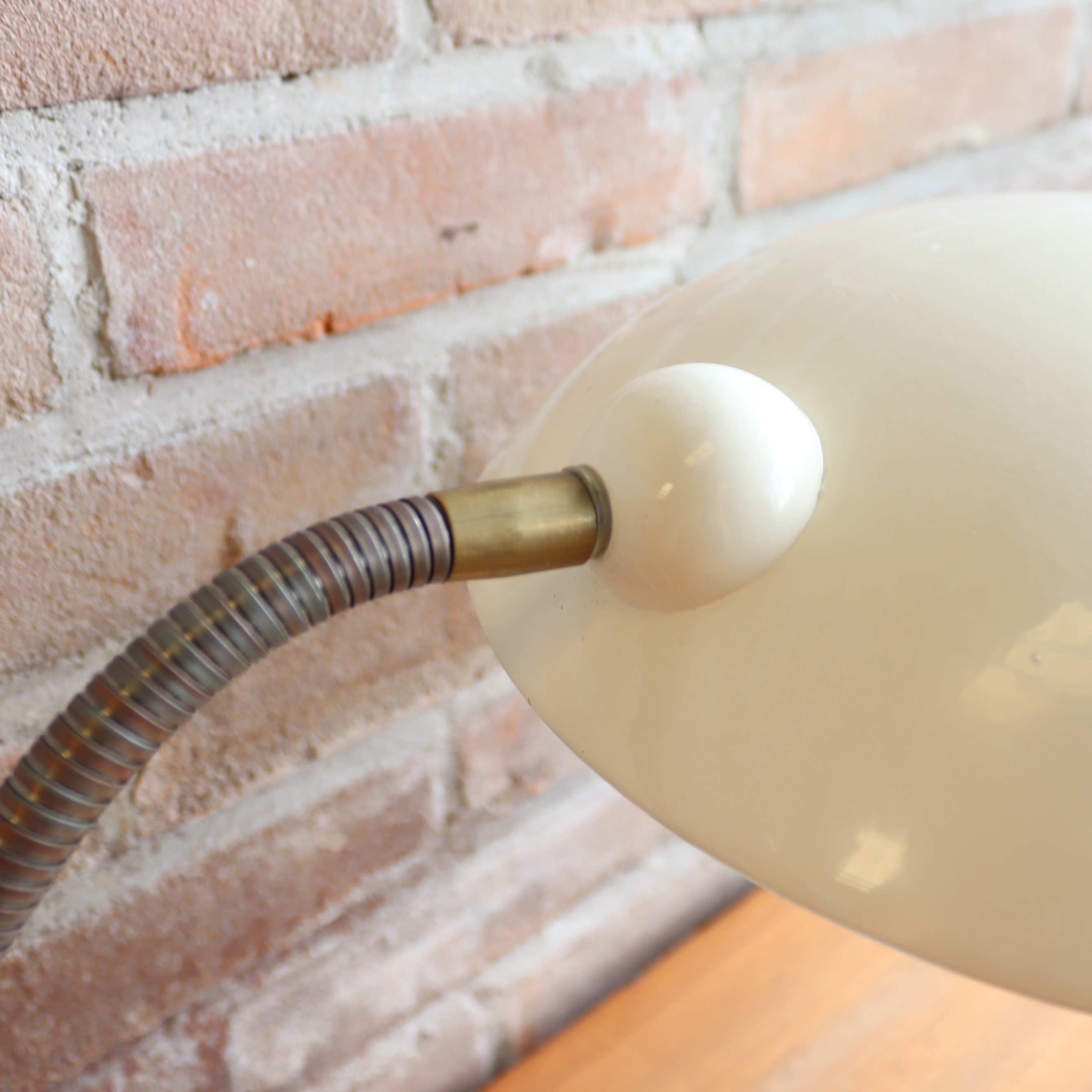 Vintage bureaulamp grote ronde kap metaal wit