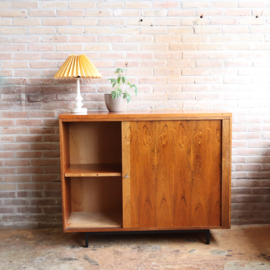 Vintage dressoir  roldeur met kleine vakjes