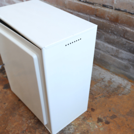 Vintage medicijn kastje metaal