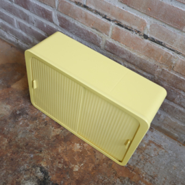 Wandkastje vintage badkamer jaren 70 geel medicijnkastje