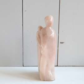Handgemaakt beeld roze moeder met kinderen
