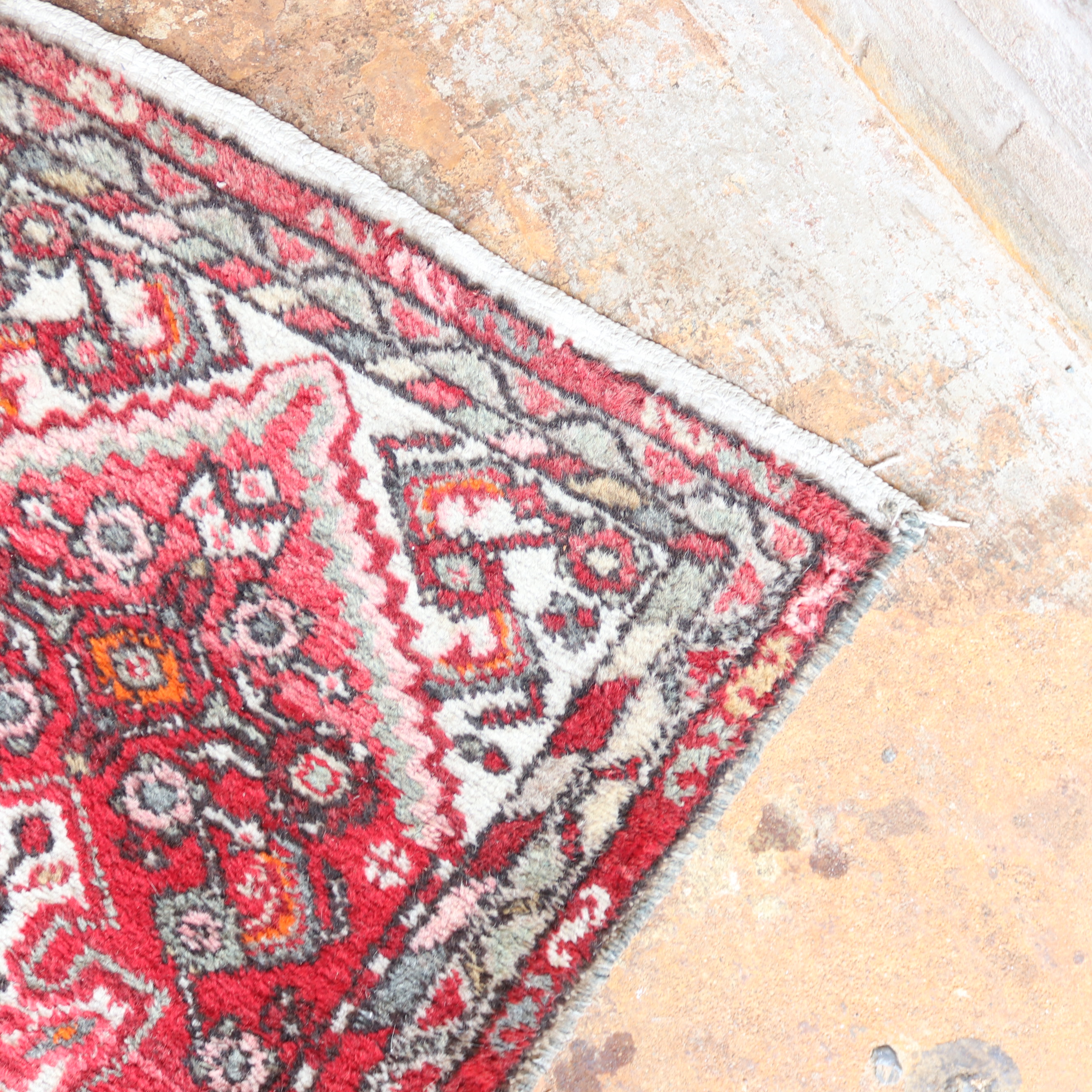 Vintage tapijt roze  118x62 deurmat