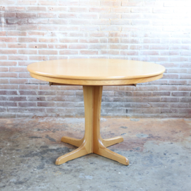 Vintage eettafel rond uitschuifbaar ovaal kruispoot
