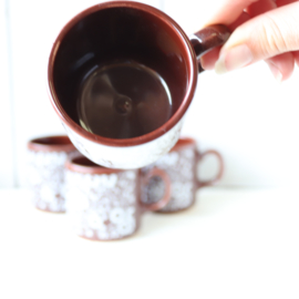 Vintage koffie kopjes bruin bloemen