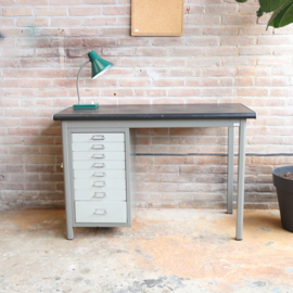 Vintage industrieel bureau