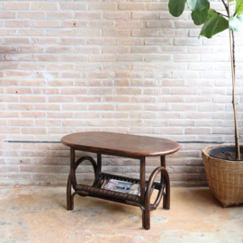 Vintage rotan tafel met lectuurmand