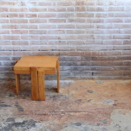 Set van twee vintage bijzettafels licht hout