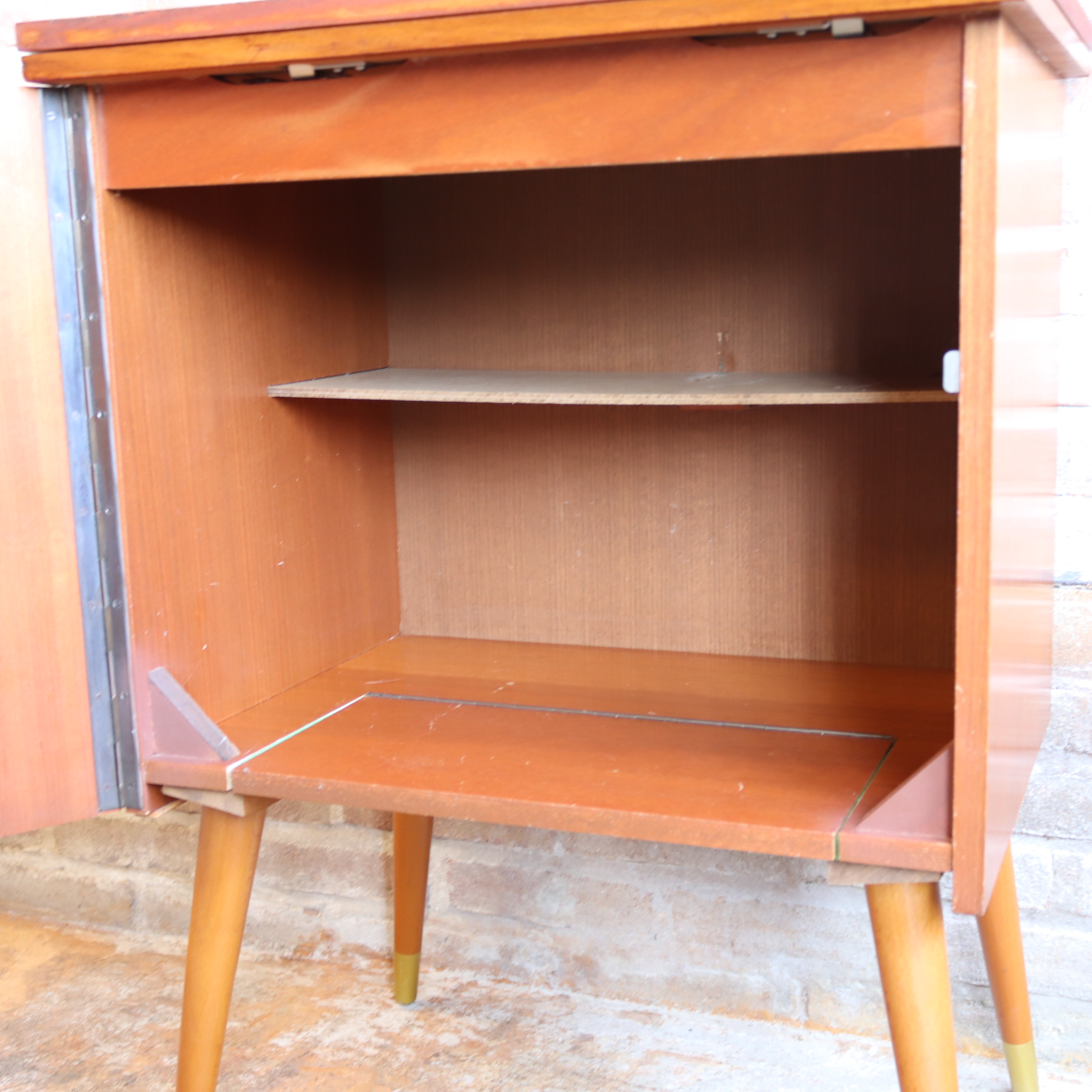Vintage kast platenspeler (oud naaikastje)