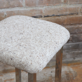 Vintage chroom kruk met wol bekleding wit beige