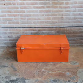 Vintage kist metaal oranje