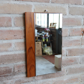 vintage spiegel op hout