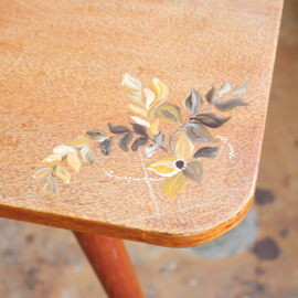 Vintage salontafel schuine poten bloemen