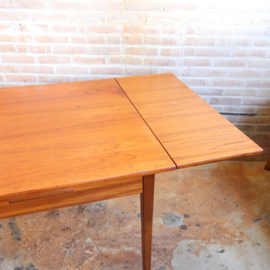Vintage eettafel vierkant  uitschuifbaar