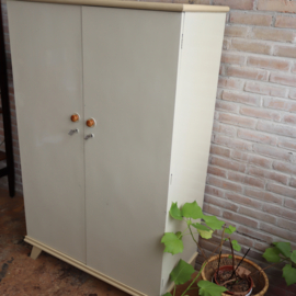 Vintage kledingkast  creme beige