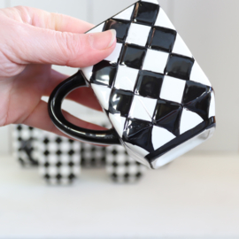 Vintage koffie kopje zwart wit geblokt kubus vierkant