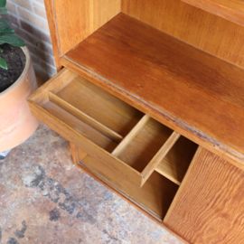Vintage kast hoog boeken