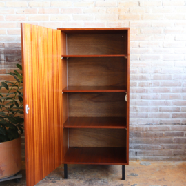 Vintage kleding kast jaren 70 leg planken smal