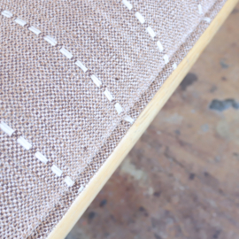 Vintage rotan bank met kussen