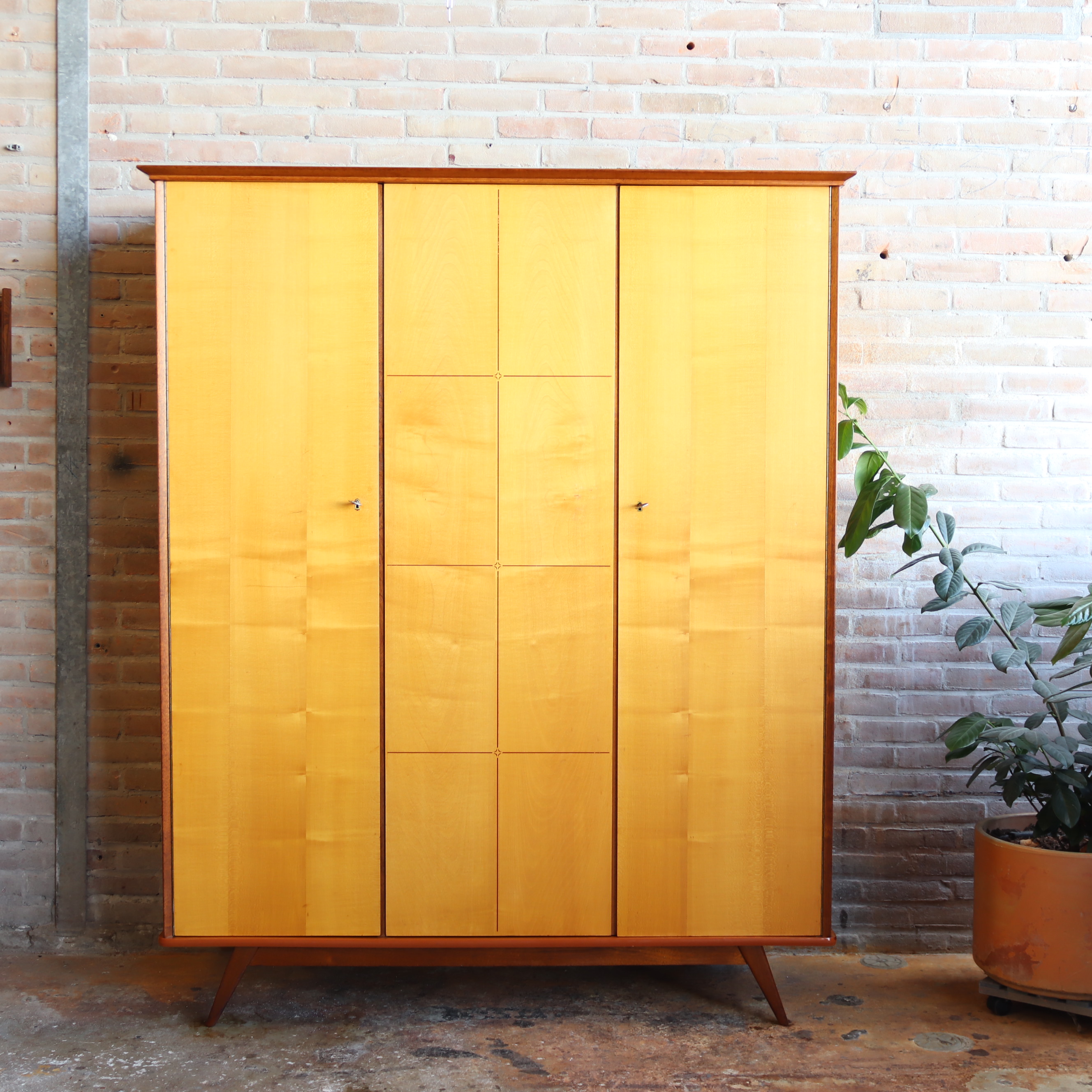 Vintage kledingkast jaren 60 70 3 deur