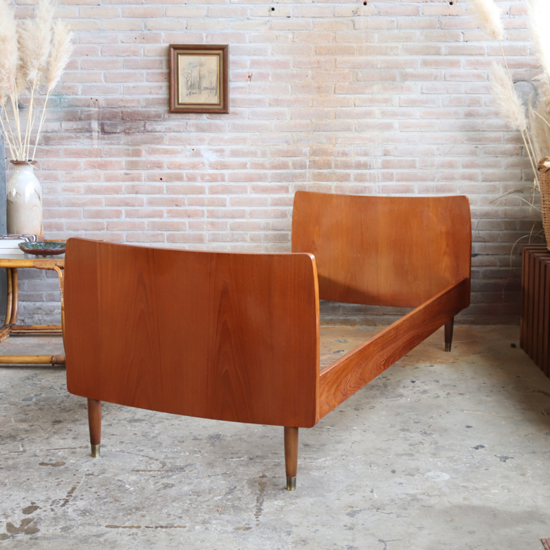Plantkunde bolvormig te rechtvaardigen Vintage Deens bed hoofdbord | fauteuils & stoelen | Meutt vintage &  interior - webshop voor vintage interieur producten