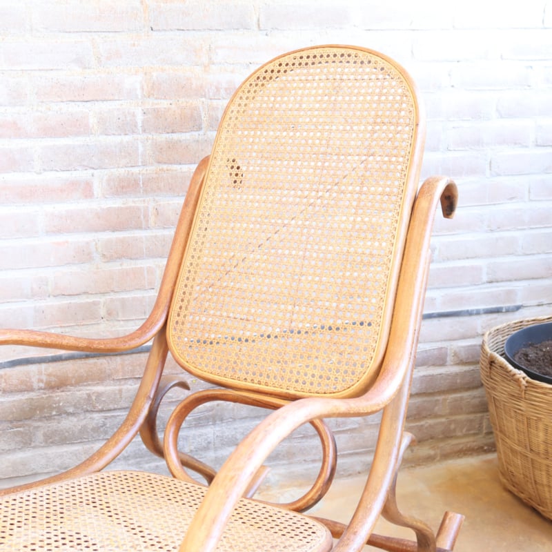 winkel Elektropositief raket Schommelstoel ''thonet'' webbing | fauteuils & stoelen | Meutt vintage &  interior - webshop voor vintage interieur producten