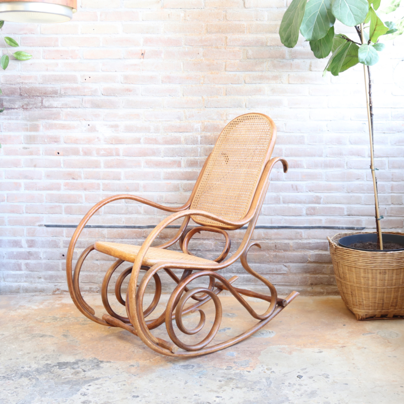 winkel Elektropositief raket Schommelstoel ''thonet'' webbing | fauteuils & stoelen | Meutt vintage &  interior - webshop voor vintage interieur producten