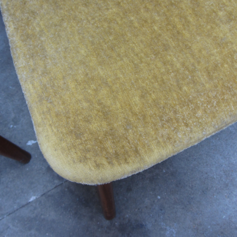 Vintage eettafel stoelen geel velvet verkocht Meutt vintage