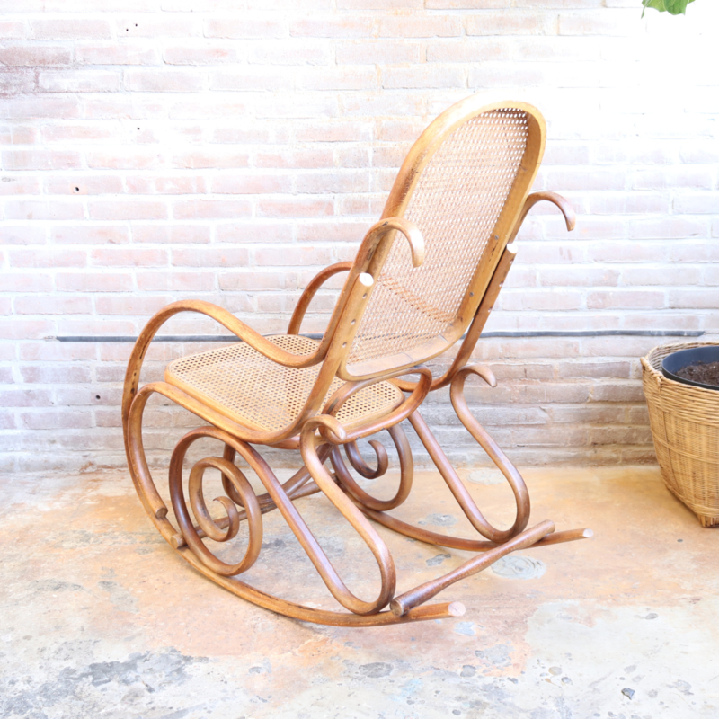 Schommelstoel ''thonet'' webbing | stoelen | Meutt vintage & interior - voor vintage interieur producten
