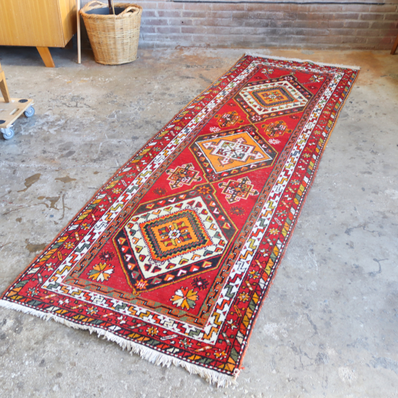 Nautisch compenseren Magnetisch Vintage Perzische tapijt loper rood groot 310cm | vloerkleden & kussens |  Meutt vintage & interior - webshop voor vintage interieur producten