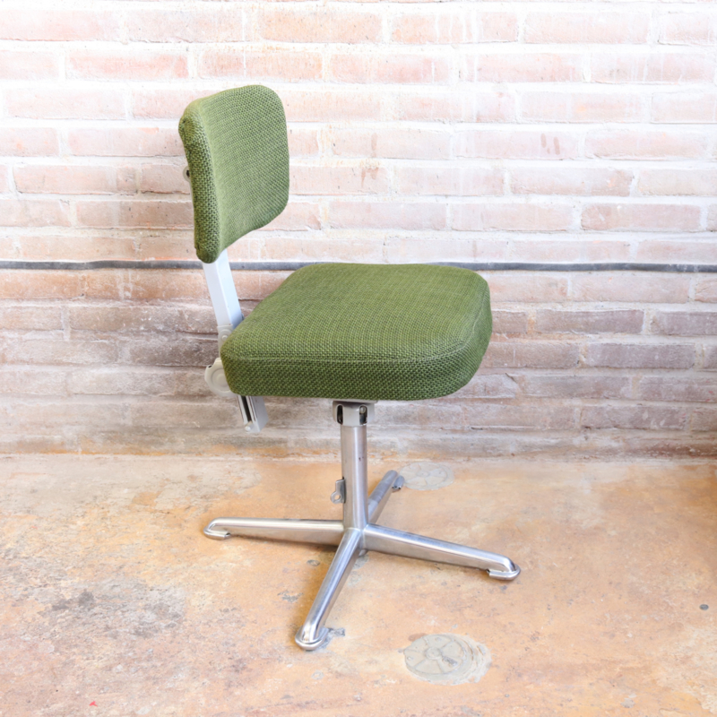 Vintage bureaustoel industrieel groen | fauteuils & stoelen Meutt vintage & interior - voor vintage interieur producten