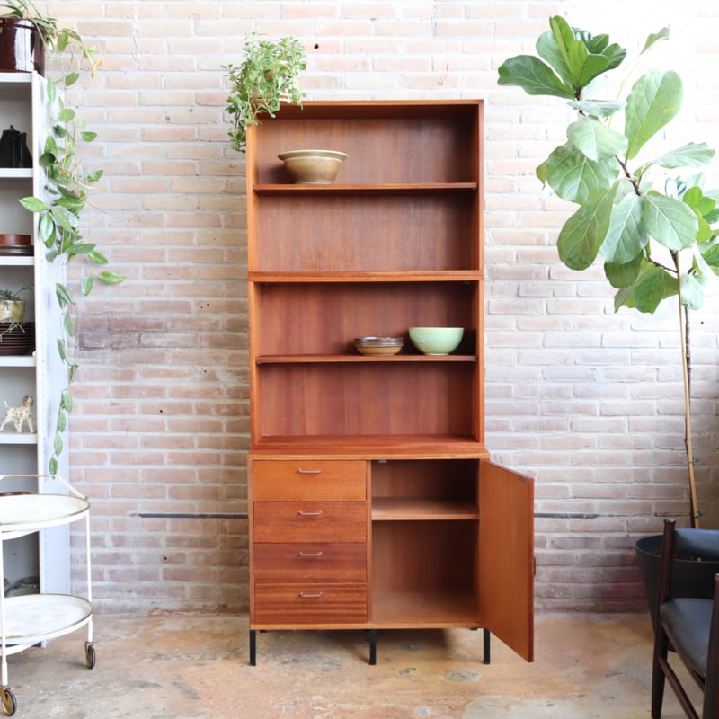 Vintage kast hoog ondiep boekenkast kasten | Meutt & interior - webshop voor vintage interieur producten