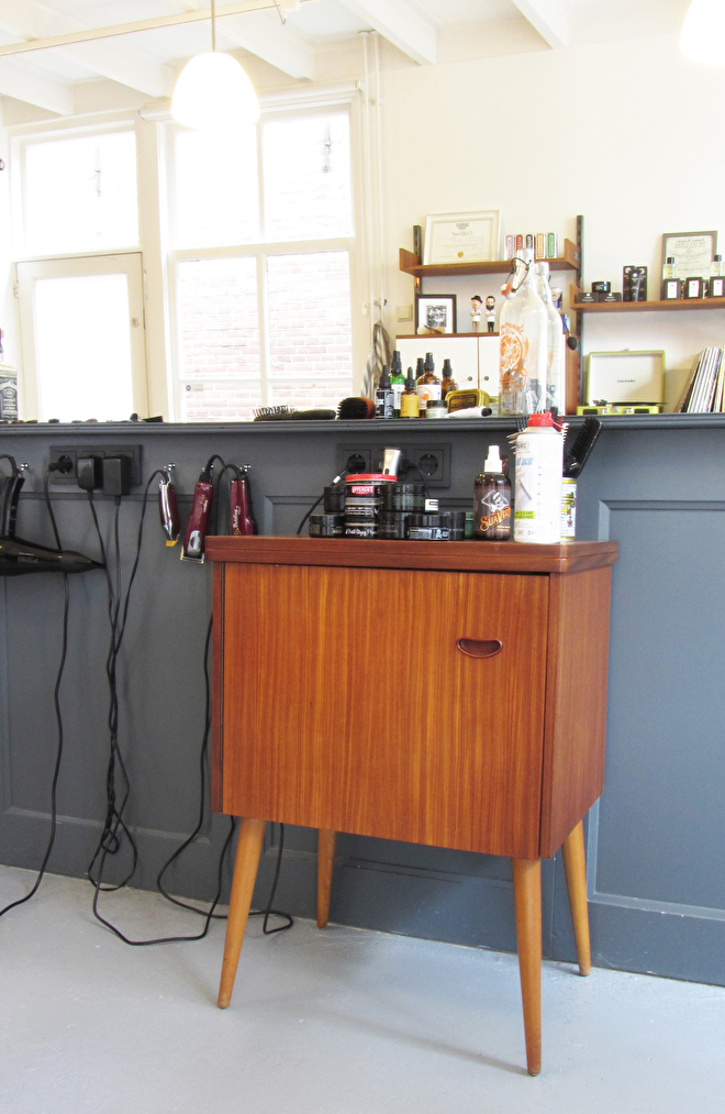 interieur styling barbershop jaren 60