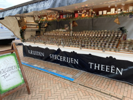 Kruiden kopen op de markt