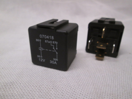 Relay o.a. voor startmotor  YWB10032